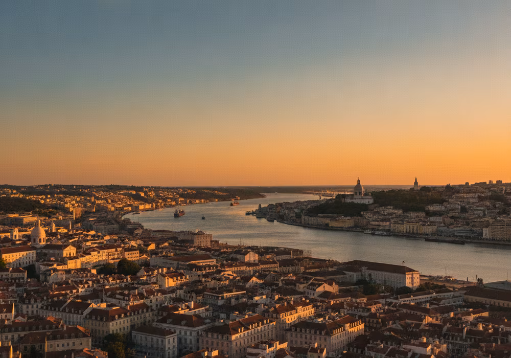 Vista da cidade de Lisboa, onde fica sediada a PlayWorld Online Lda